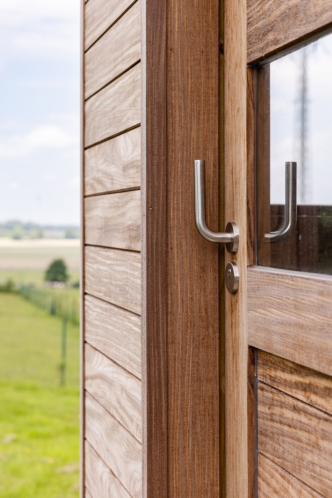 Porte coulissante garage en bois afrormosia