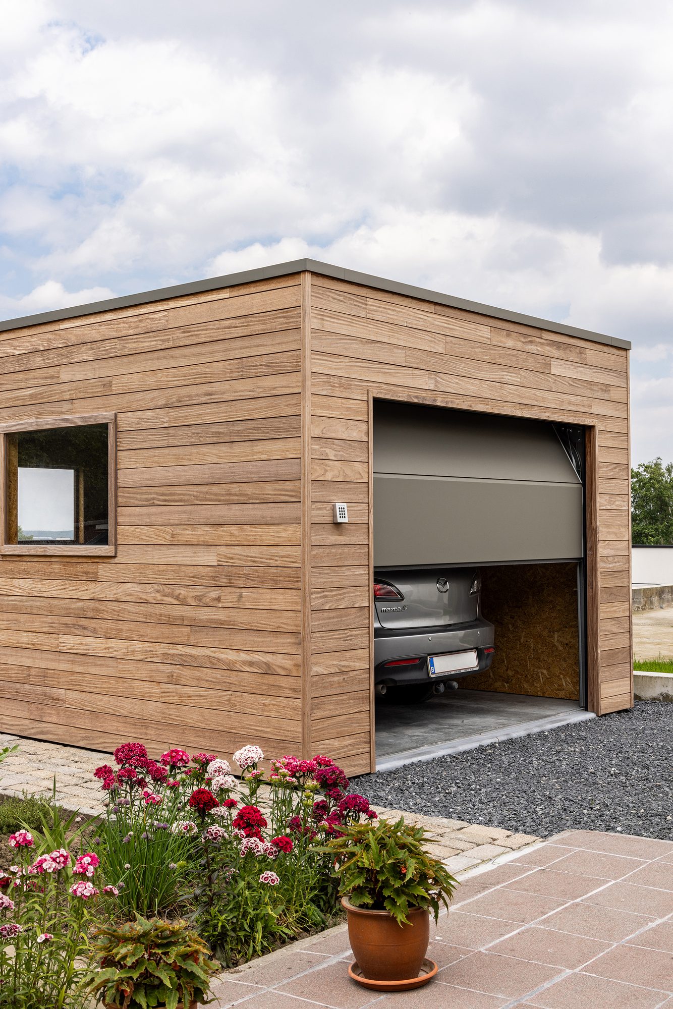 Garage avec porte sectionnelle
