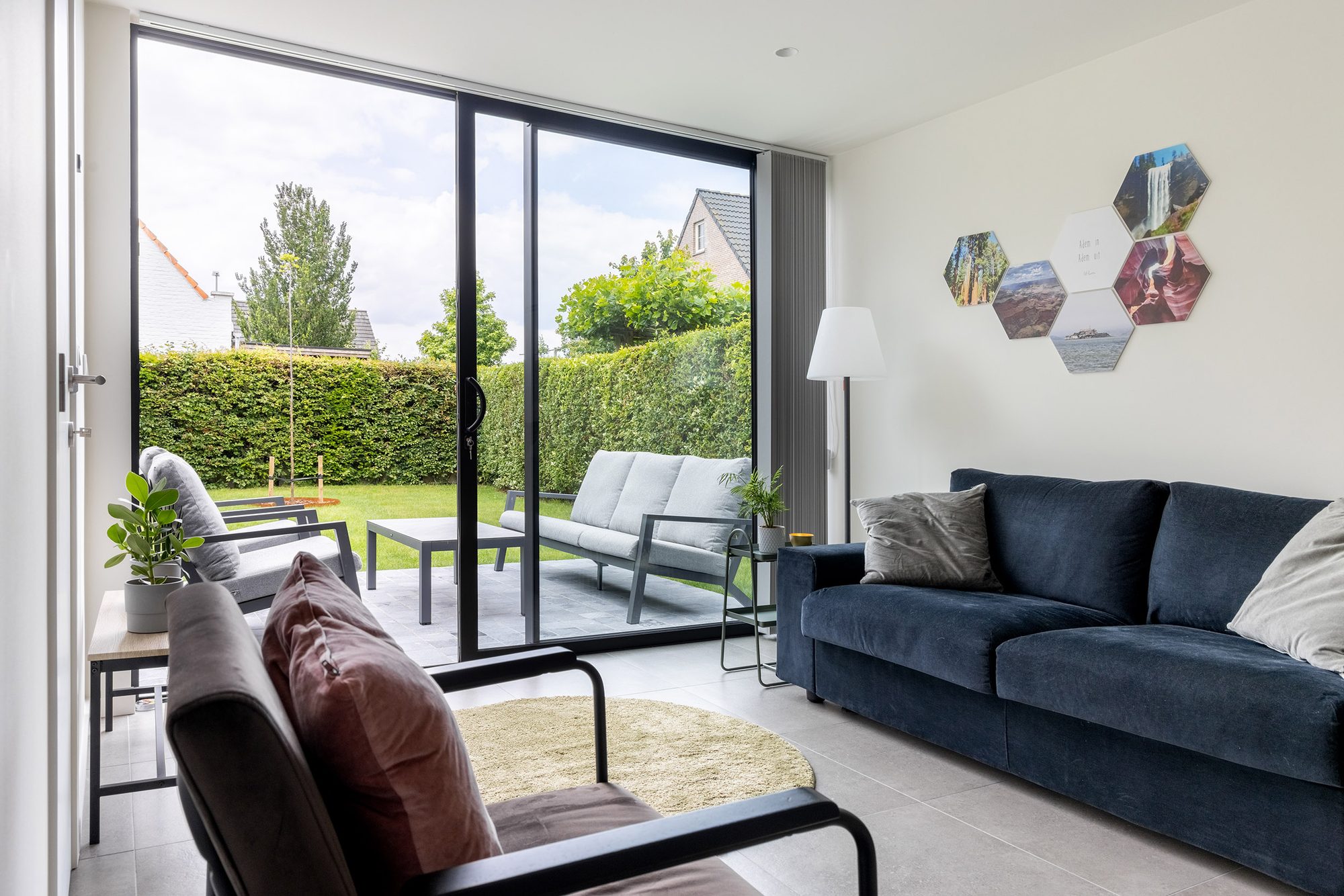 Moderne tuinkantoor met terras
