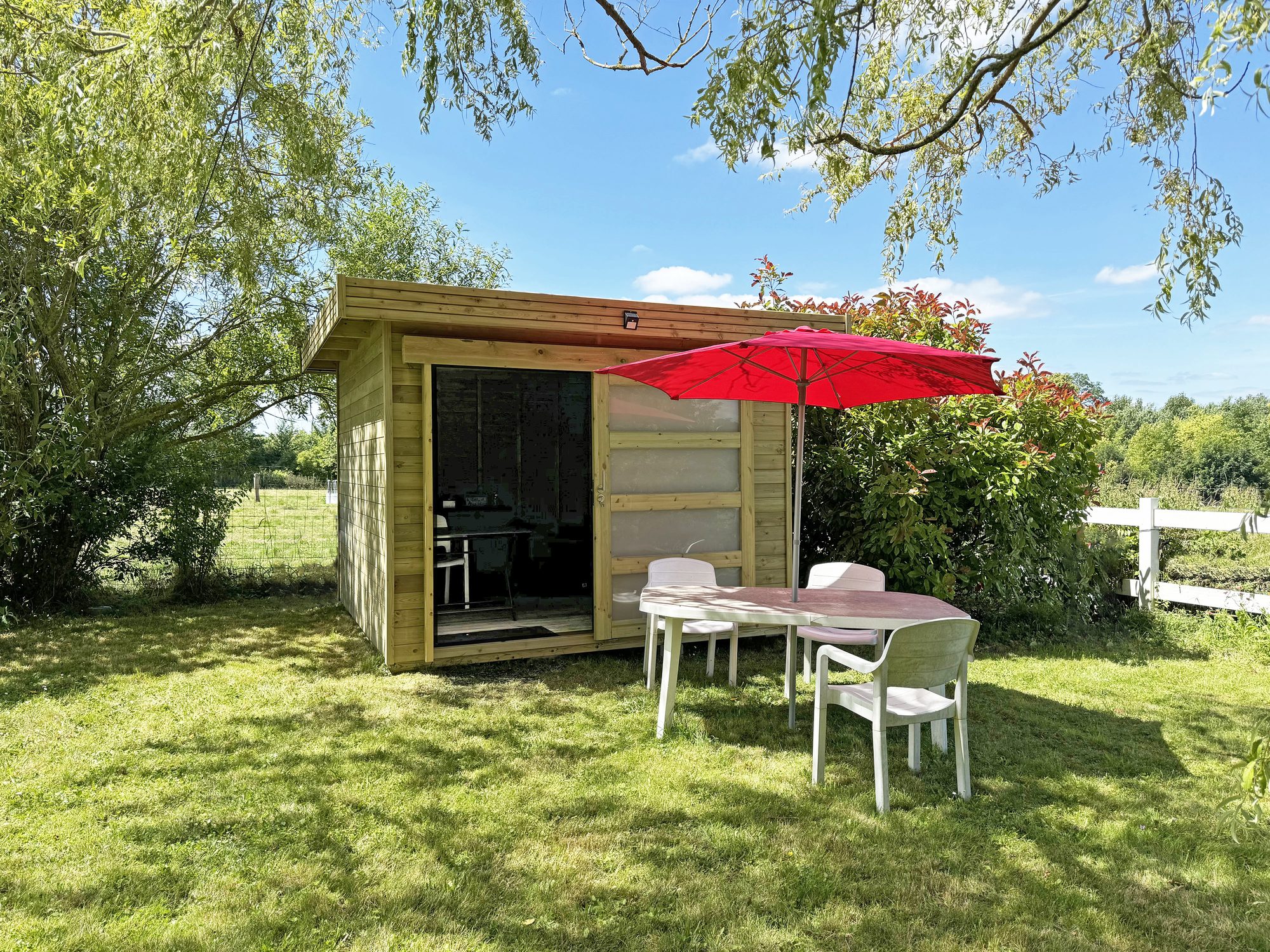 Abri de jardin moderne en bois