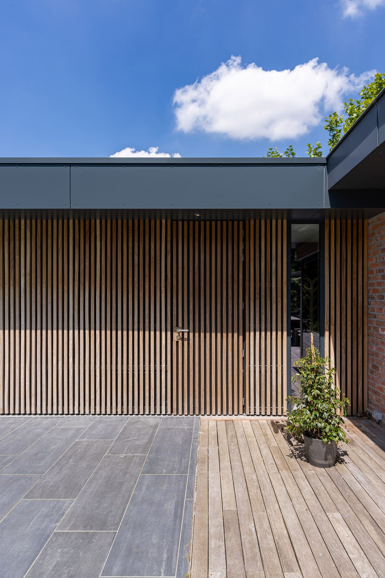 Pool house annexé à la maison