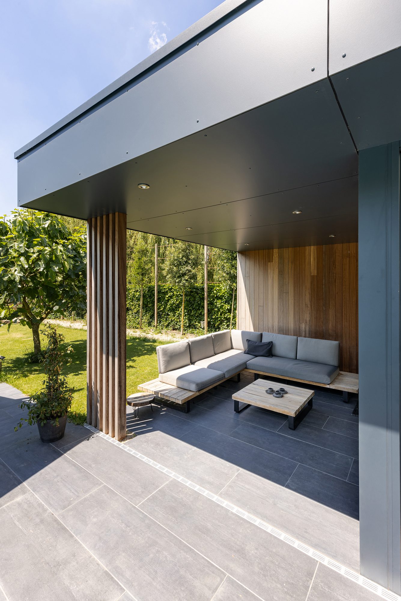 Pool house avec auvent