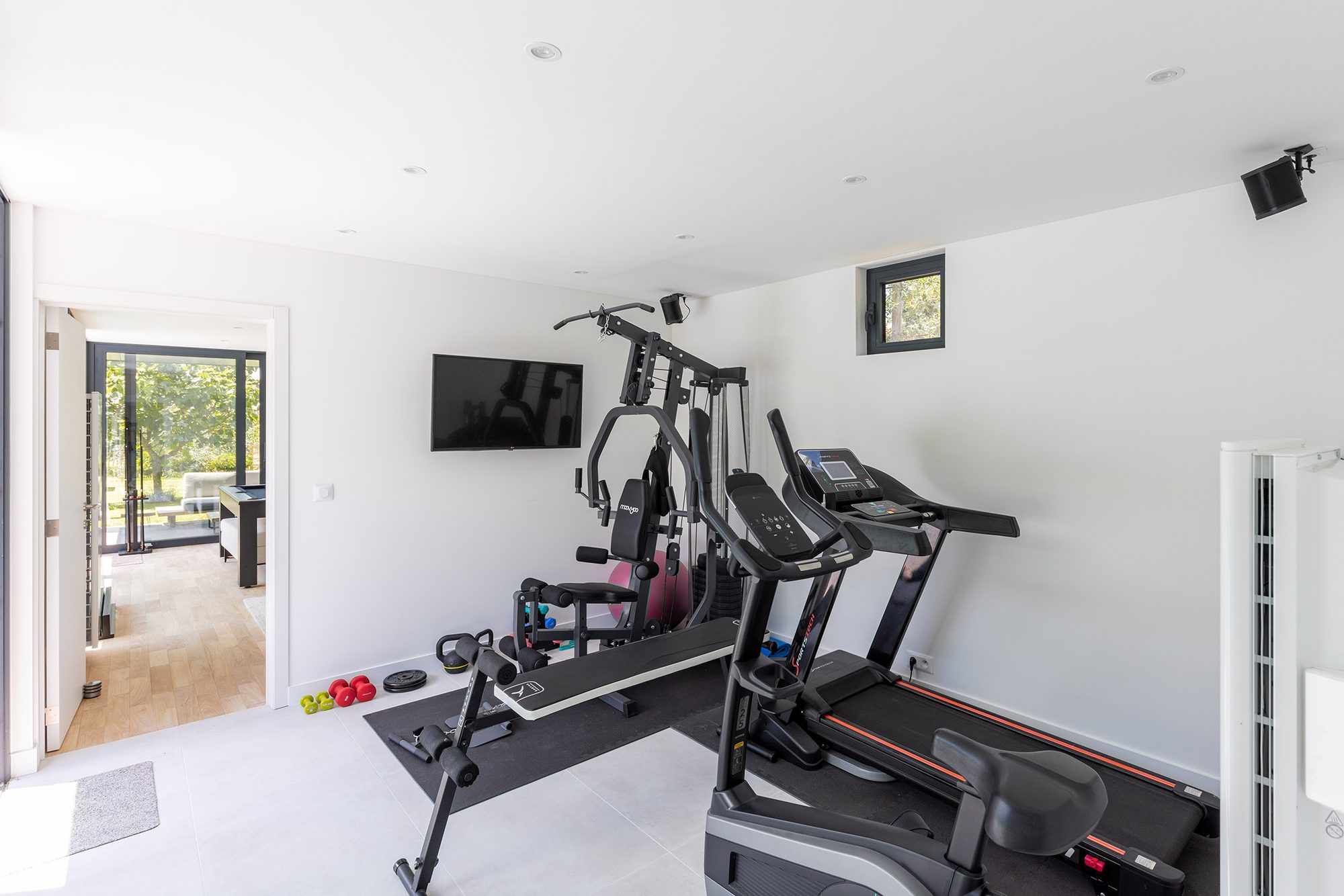 Fitness dans le poolhouse