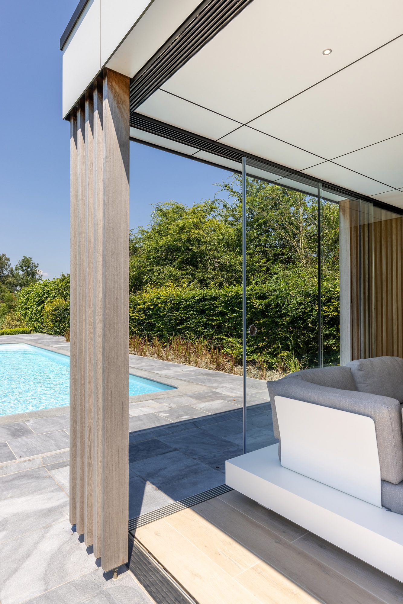 Pool house avec paroi coulissante Sunflex