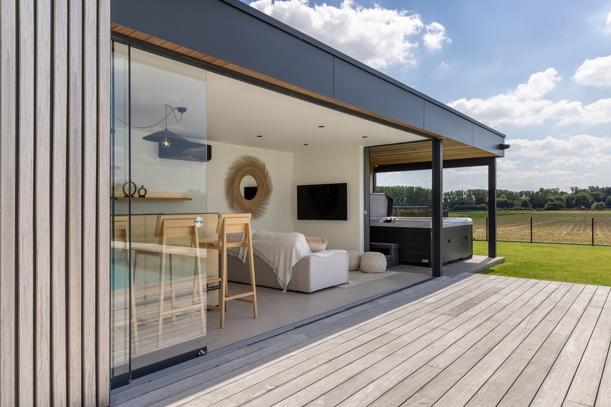 Pool house avec bar et pergola avec jacuzzi