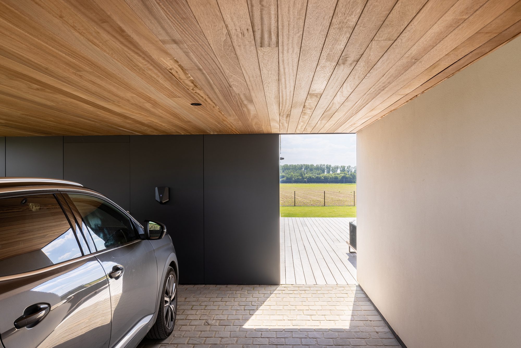 Carport attenant au pool house