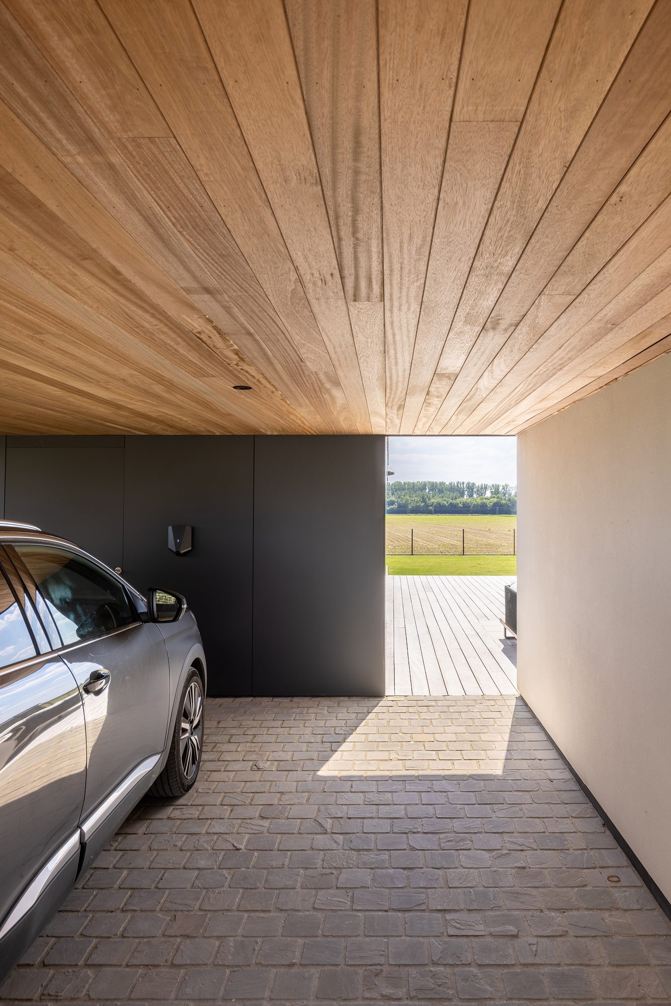 Carport attaché au pool house