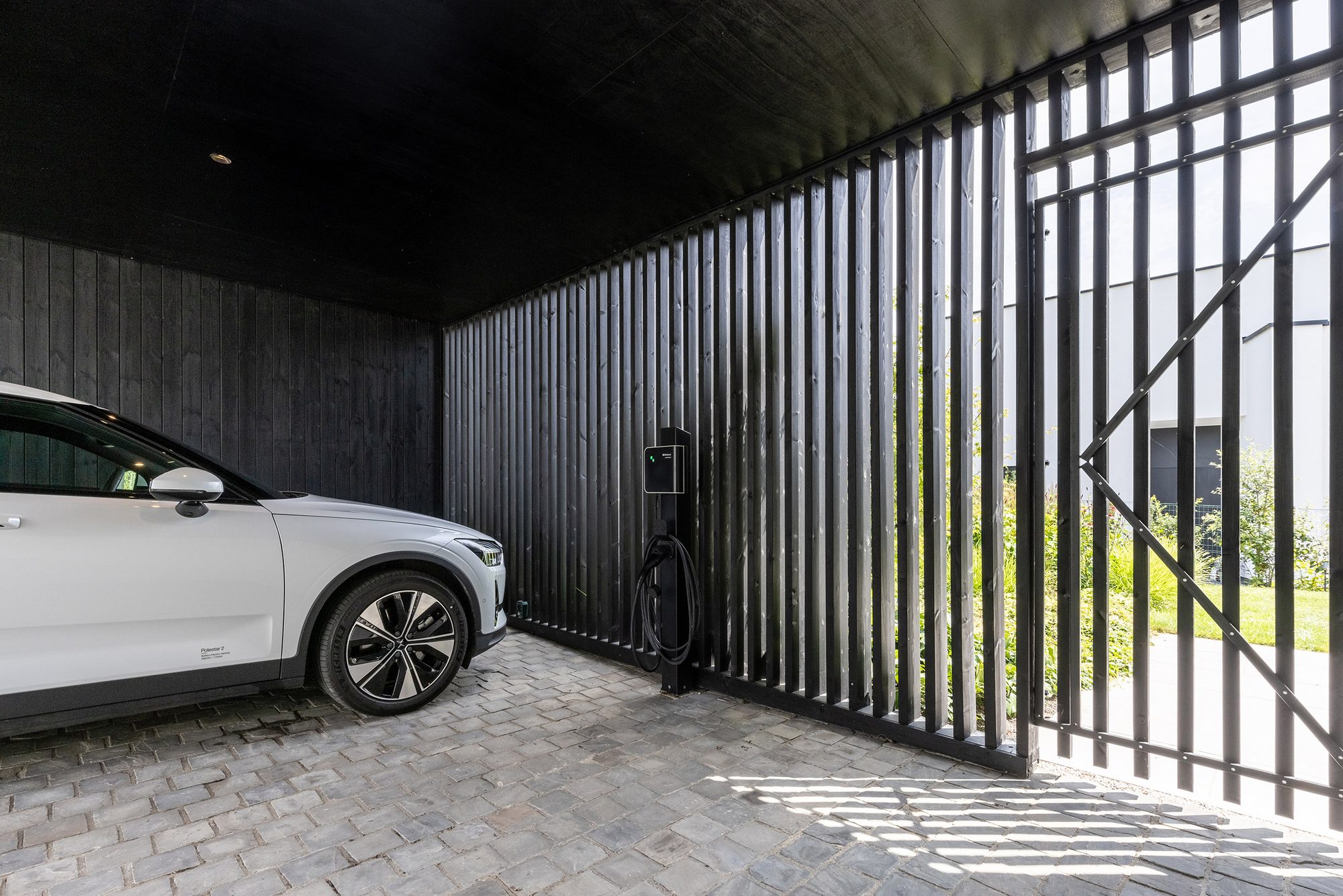 Decoratieve achterwand carport