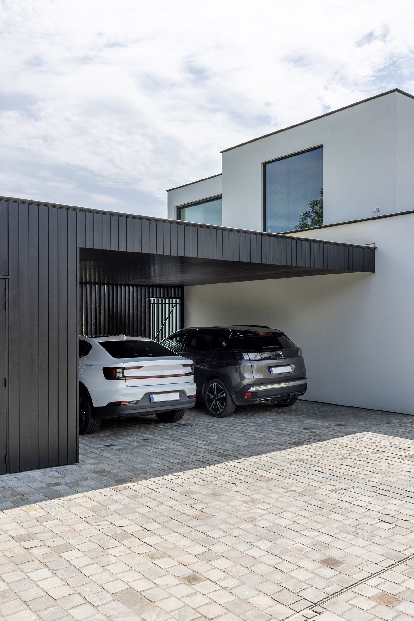 Houten carport met plat dak