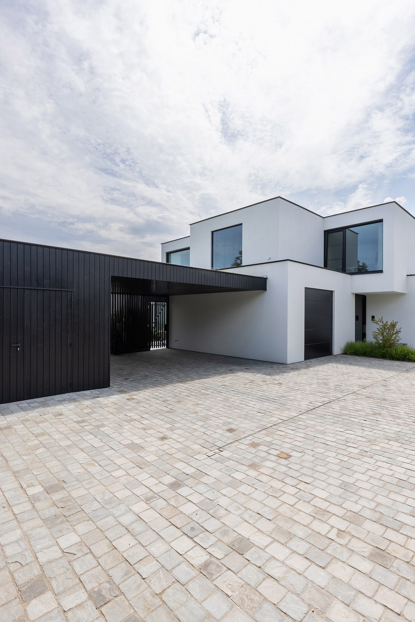 Dubbele carport met berging