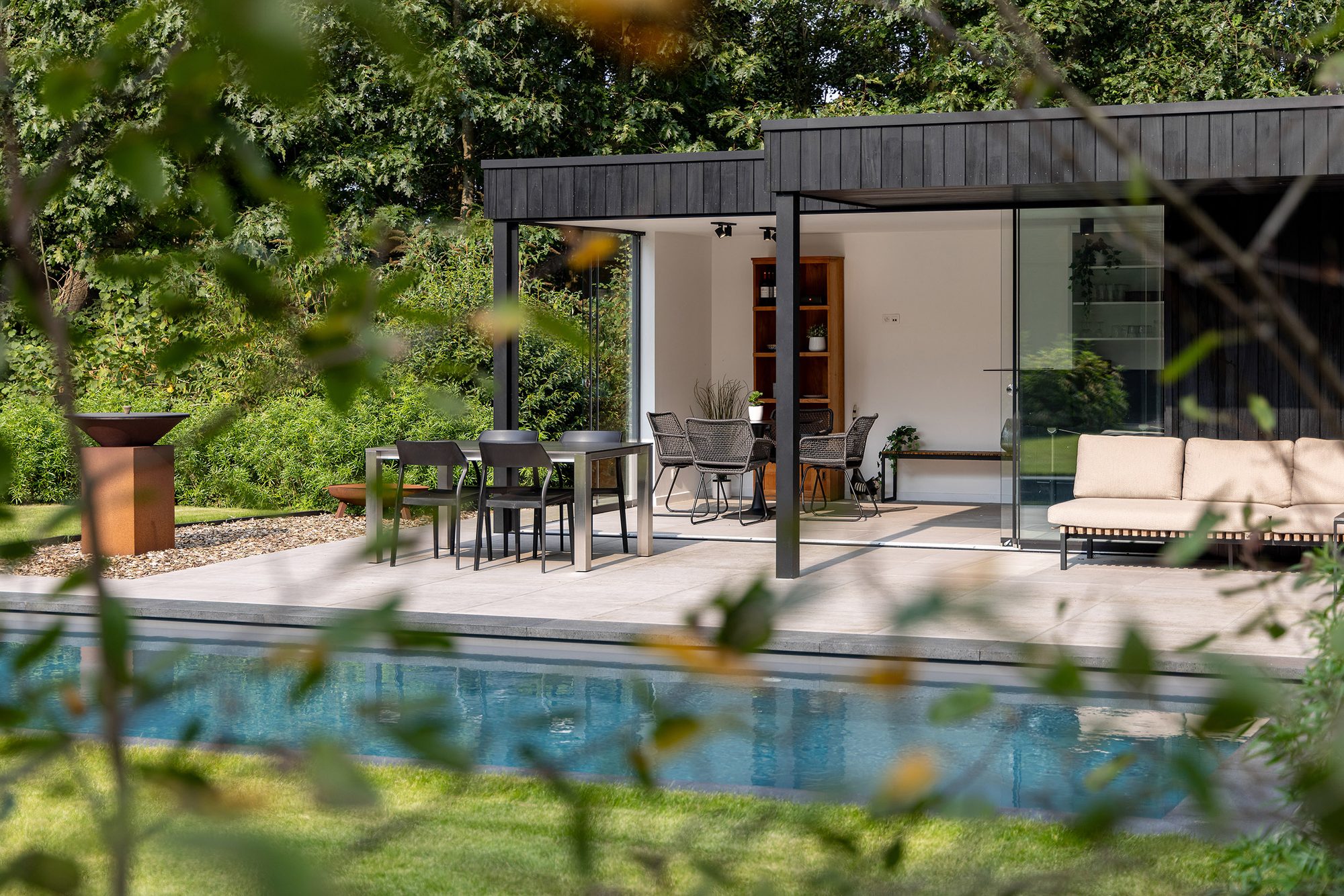 Poolhouse met Sunflex glazen schuifwanden