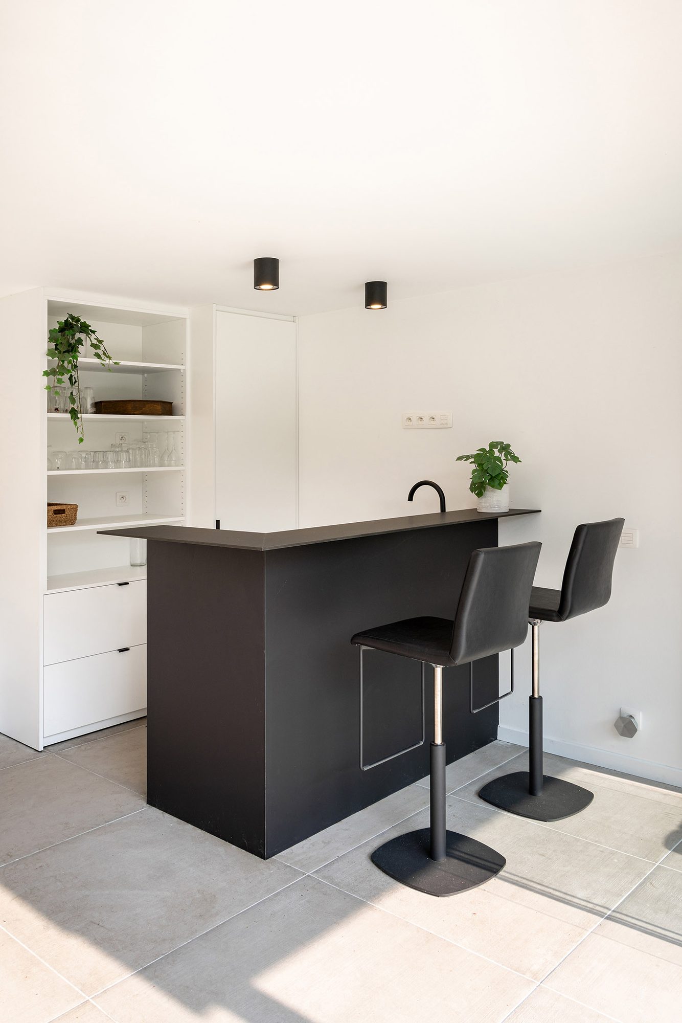 Binnenbar in poolhouse