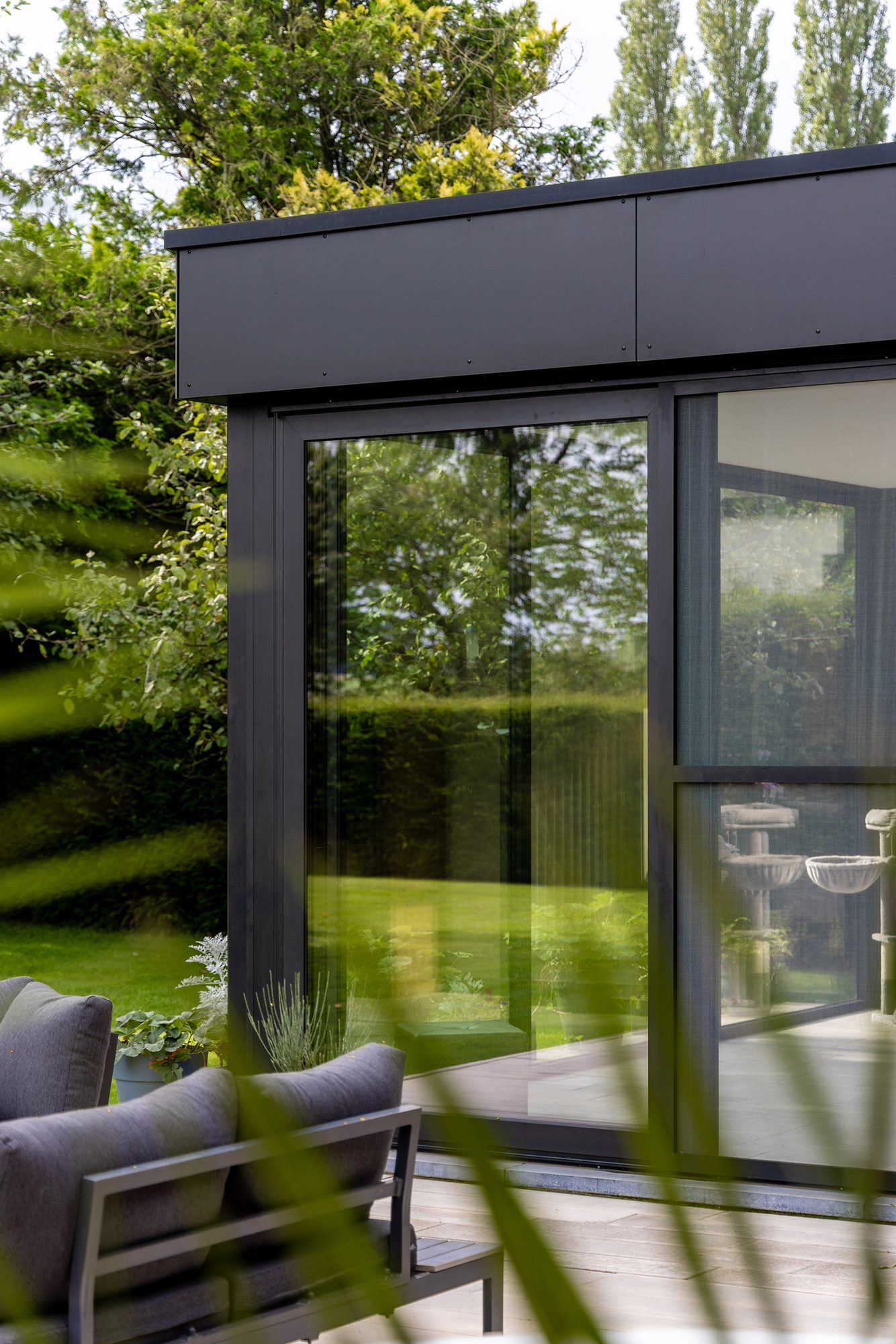 Woonuitbreiding met aluminium en Trespa