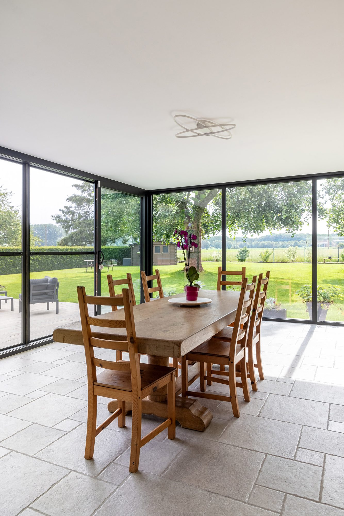 Moderne uitbouw met plat dak