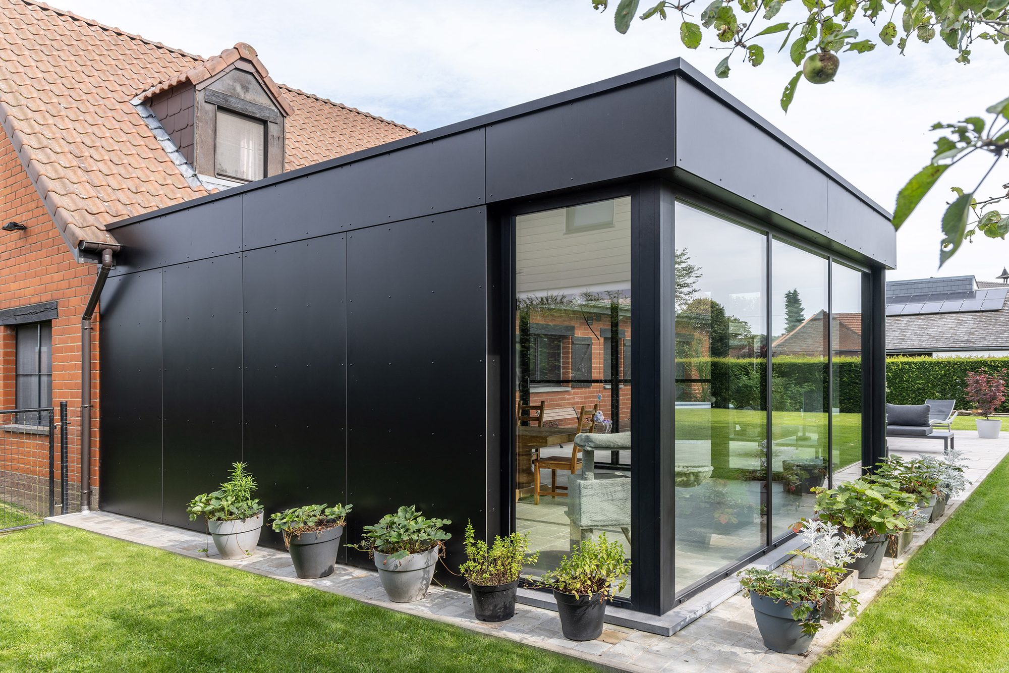 Moderne uitbouw met Trespa