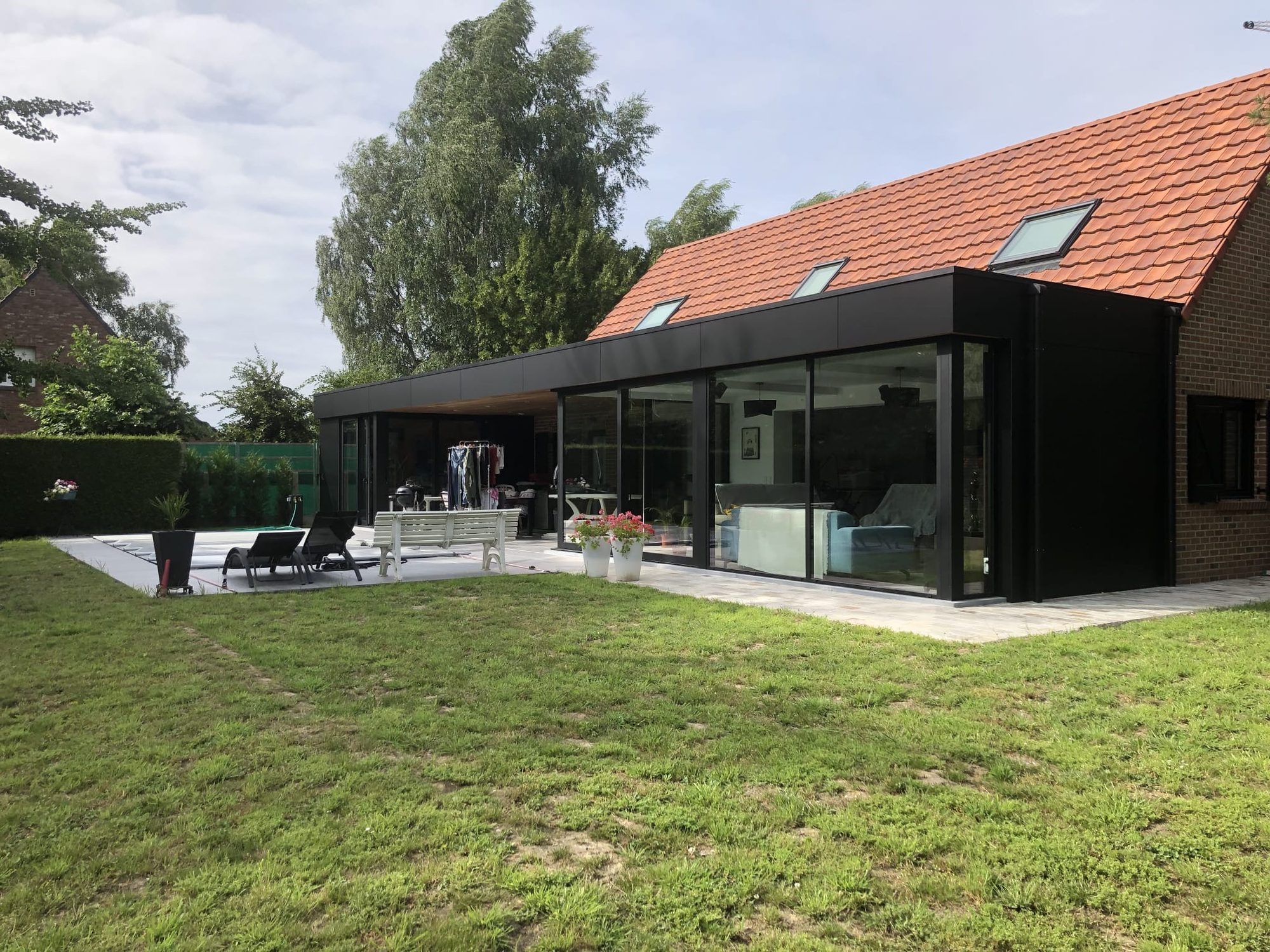 Nieuwe uitbouw na renovatie oude veranda